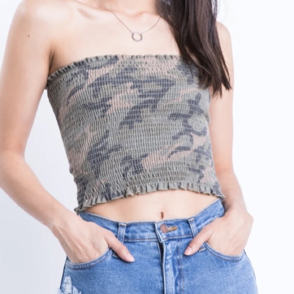 3 for $25‼️Smocked camo tube top
